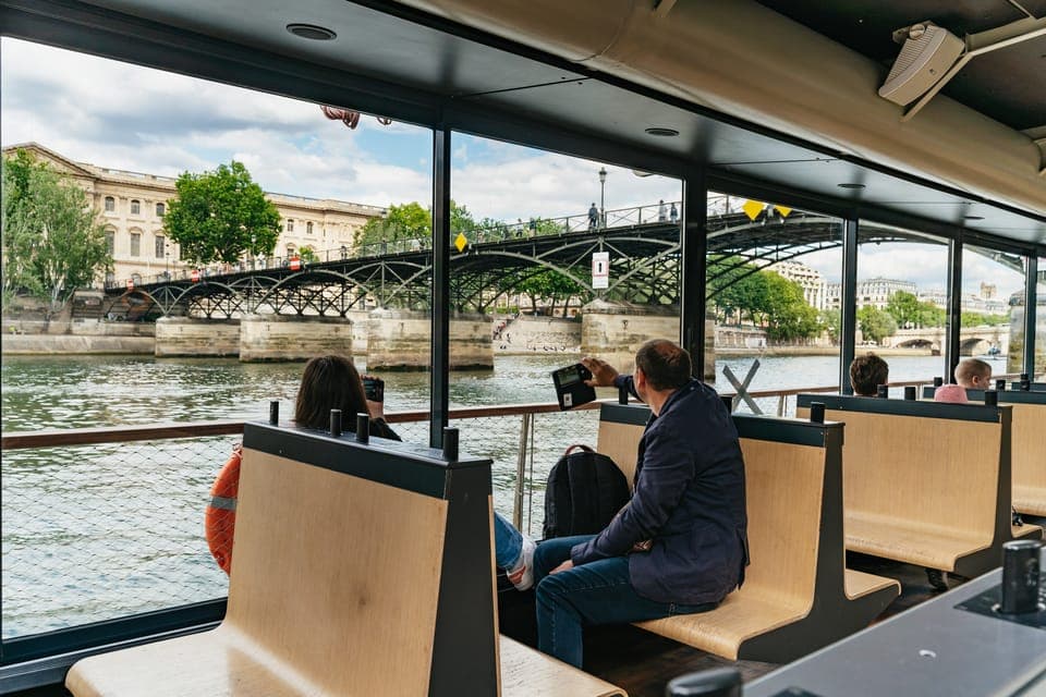 1-Hour Seine Cruise departing from the Eiffel Tower Gallery Image 4