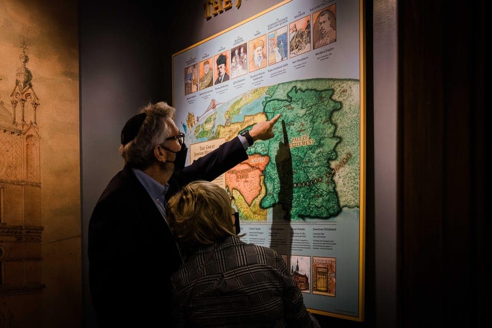 Self-Guided Tour of the Museum at Eldridge Street Gallery Image 3