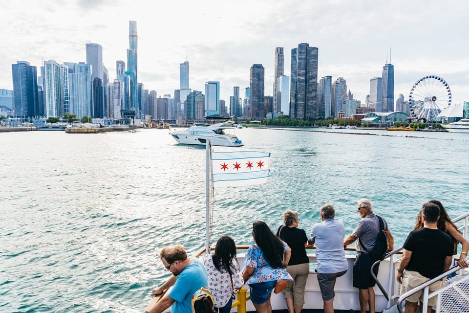 1.5-Hour Lake and River Architecture Cruise Gallery Image 3