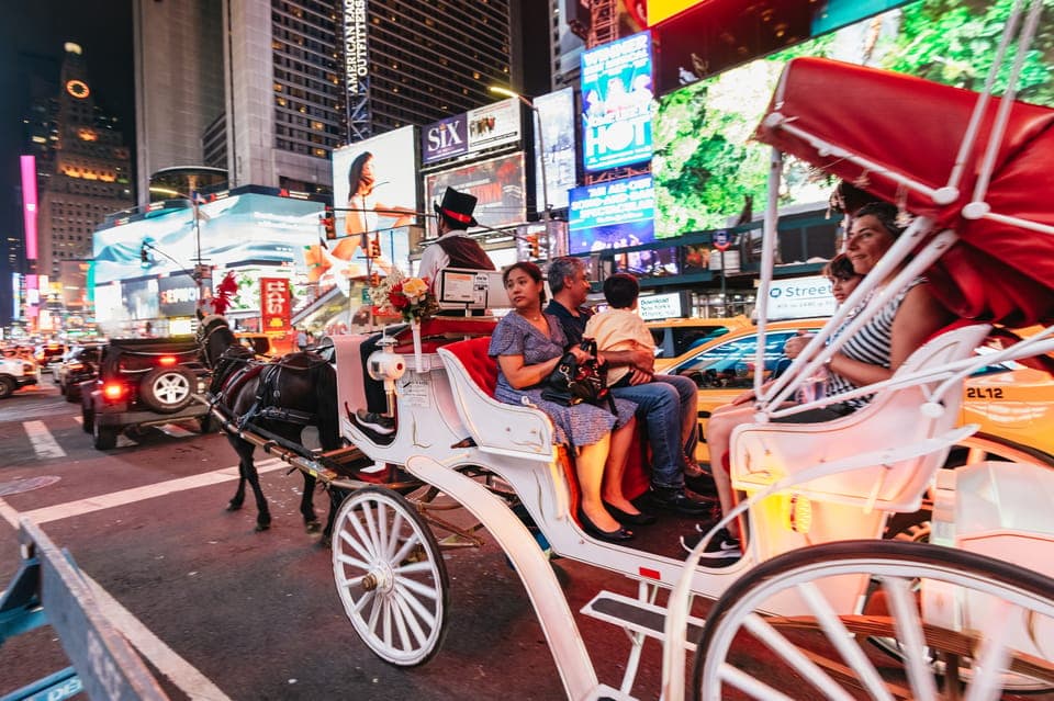 Central Park, Rockefeller & Times Carriage Ride (4 Adults) Gallery Image 2