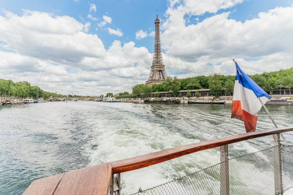 2-Hour River Seine Lunch Cruise with 3-course-menu Gallery Image 4