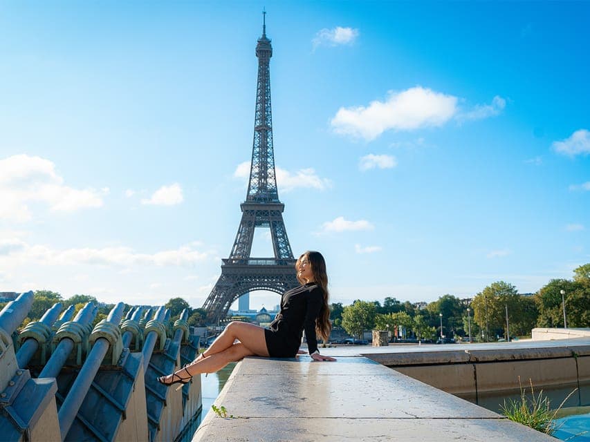 Professional Photoshoot with the Eiffel Tower Gallery Image 3
