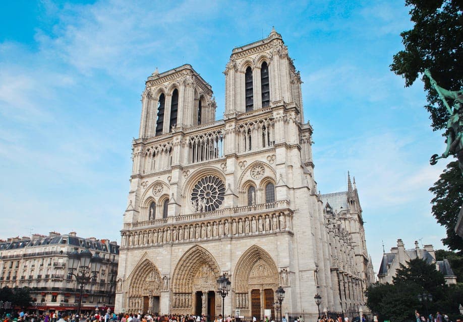 Notre Dame Exterior Walking Tour with Sainte Chapelle Gallery Image 2