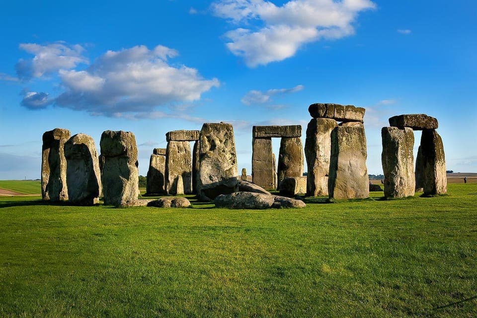 Stonehenge, Windsor Castle, Bath, Lacock & Pub Lunch Gallery Image 2