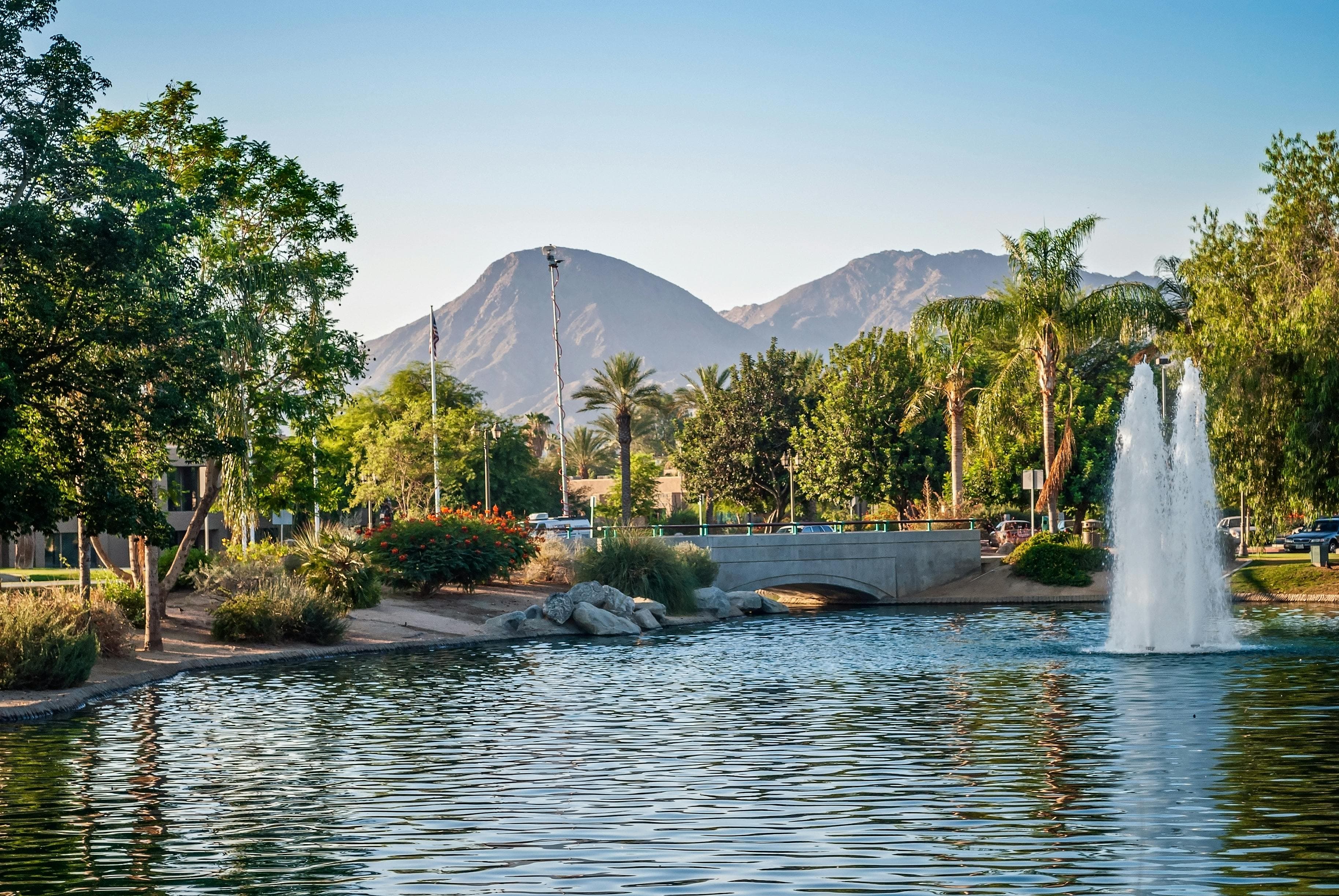 Encontre sua próxima estadia em Palm Springs