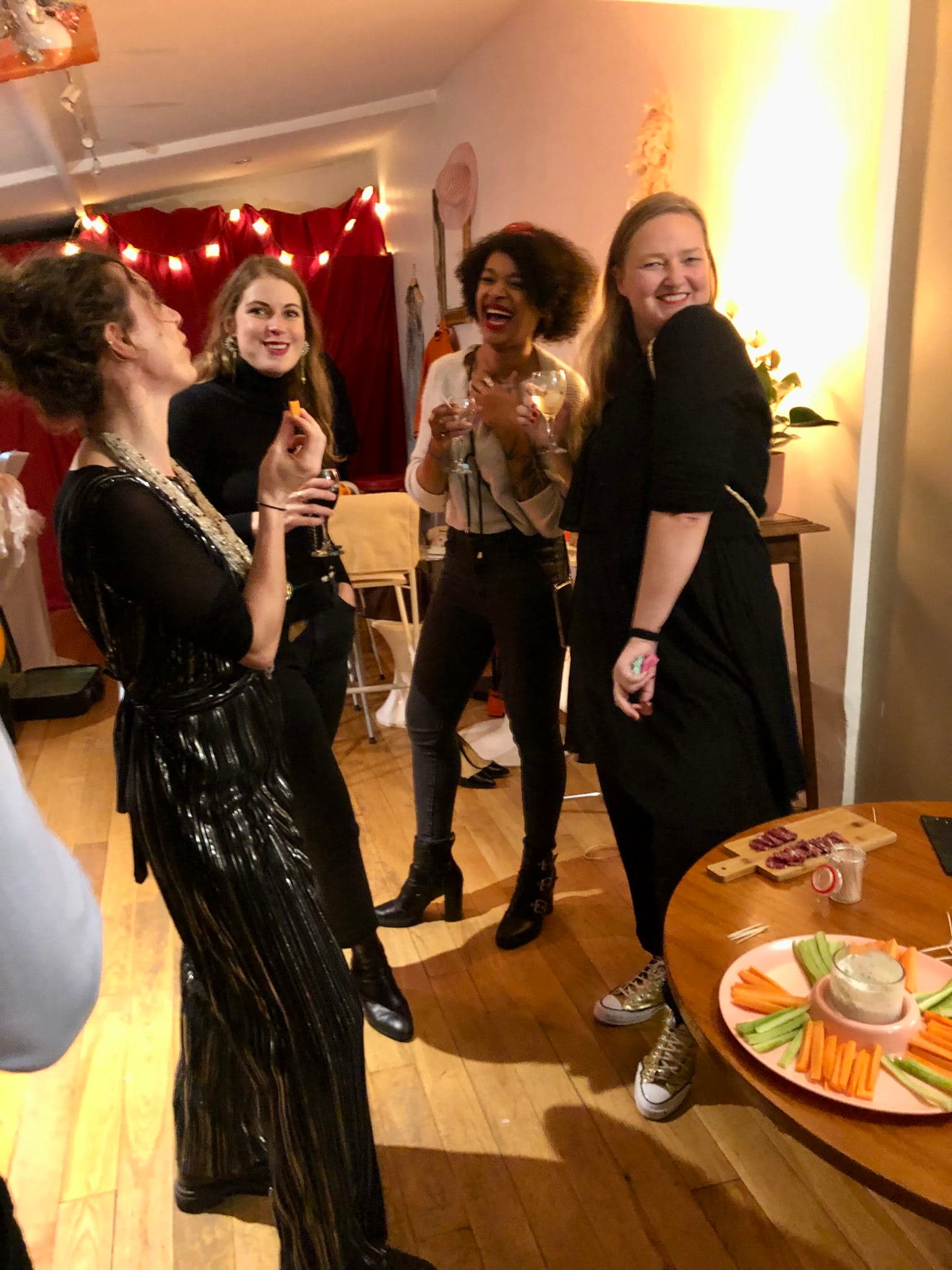 French Dinner & Cabaret Concert Show in Parisian Artist's Home Gallery Image 4