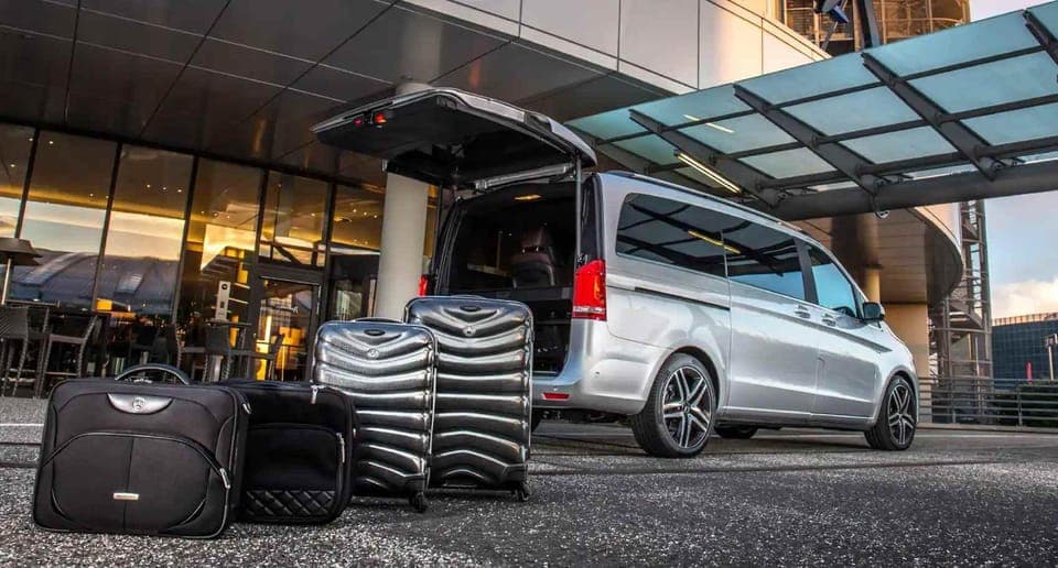 Charles-de-Gaulle Airport Private Roundtrip Transfer - Image NaN