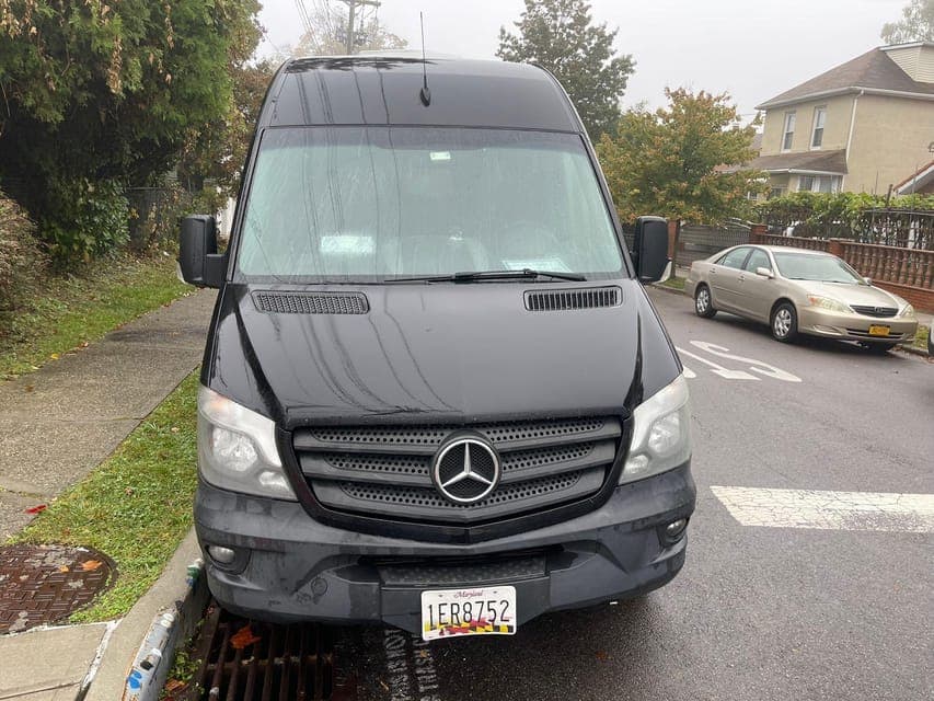 Private Transfer: LaGuardia Airport to Manhattan Up to 10pax Gallery Image 3