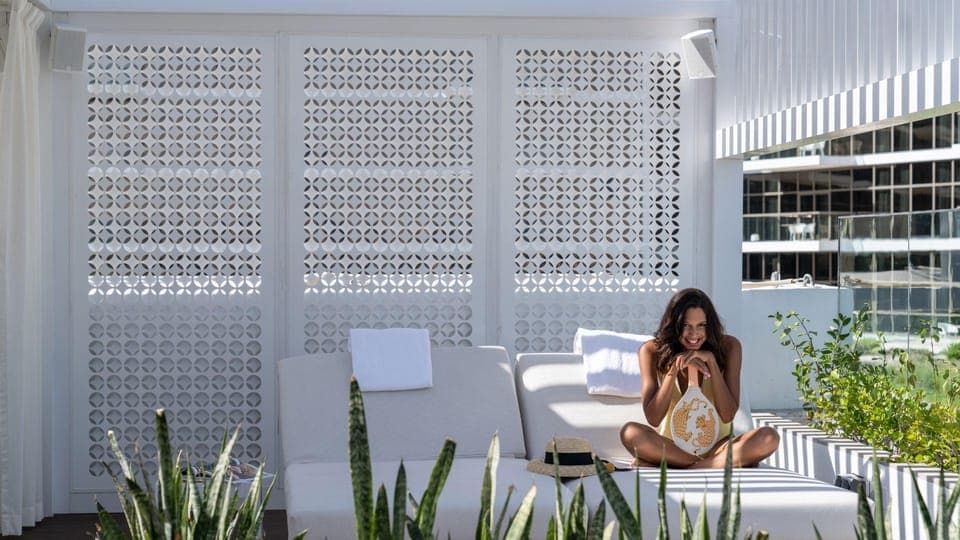 Beach Day on the Palm with Skyline Views Gallery Image 3