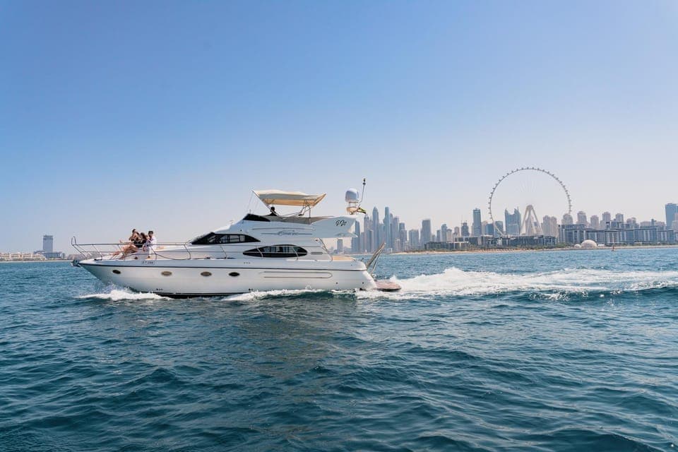 Dubai Yacht Tour - Boat Trip upto 12 guests Private event Gallery Image 3