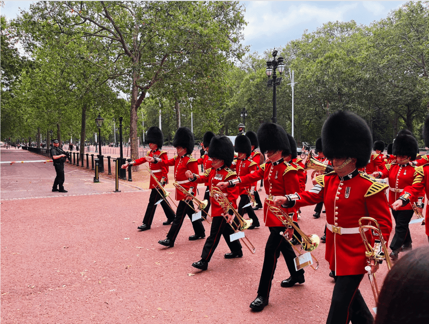 Changing of the Guard at Buckingham Palace Gallery Image 2
