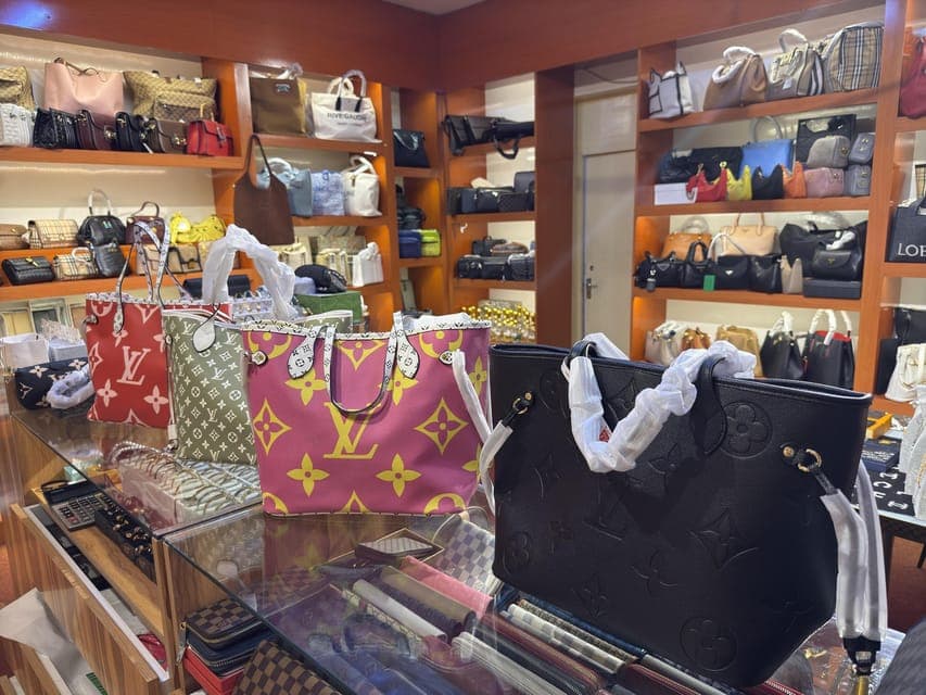 Magic & Secret new Shopping Tour Gallery Image 3