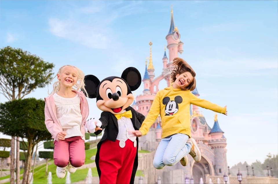 Disneyland Paris Ticket with Transfer - Image NaN