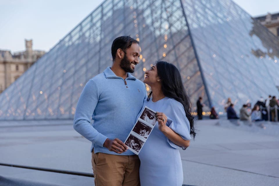 13. Louvre photoshoot or Seine bridges Eiffel Tower walk - Image 13