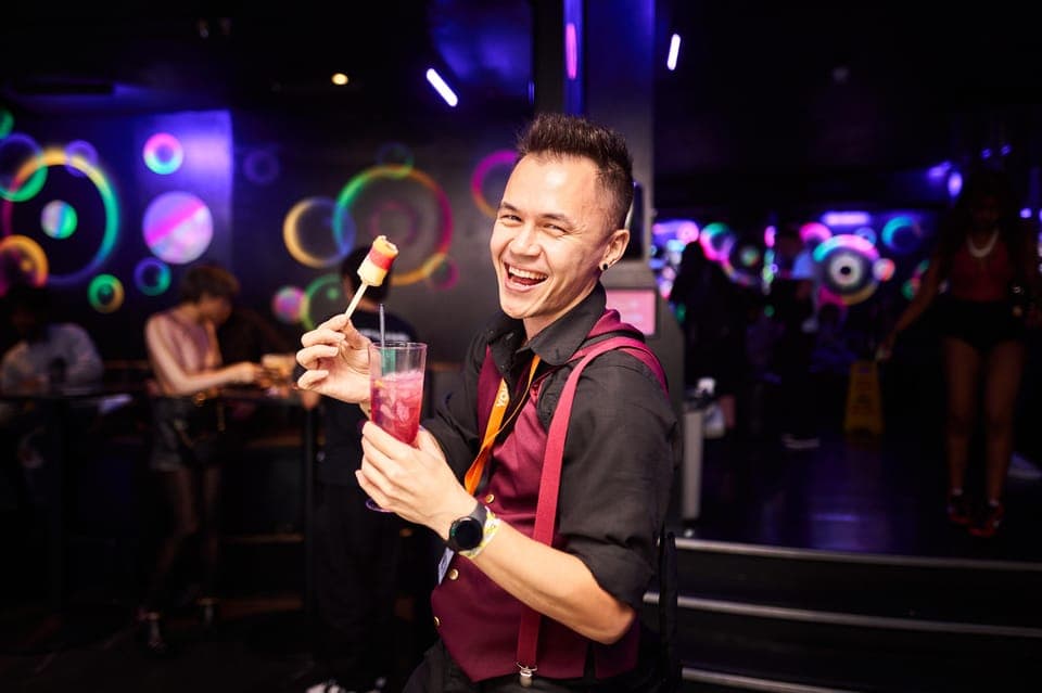 7. The Original Shoreditch Pub Crawl London - Image 7