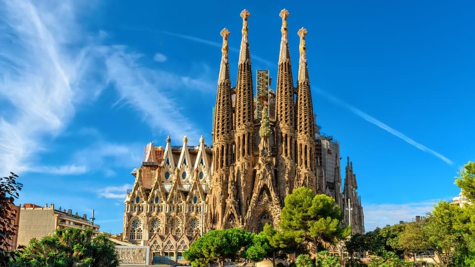 Sagrada Familia and Park Güell with Hotel Pickup Gallery Image 1