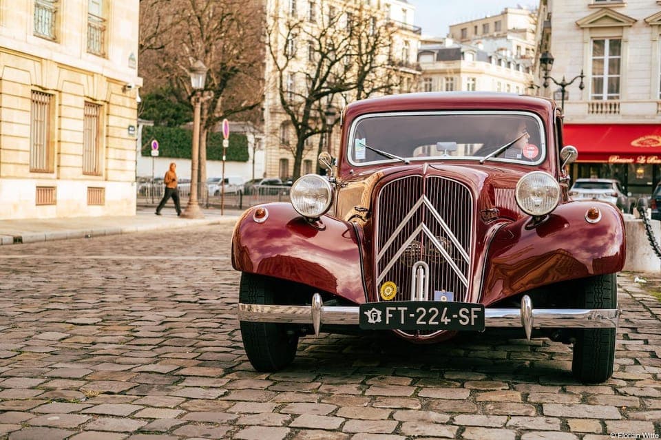 10. Private Guided City Tour in a Traction Avant or DS 21 - Image 10