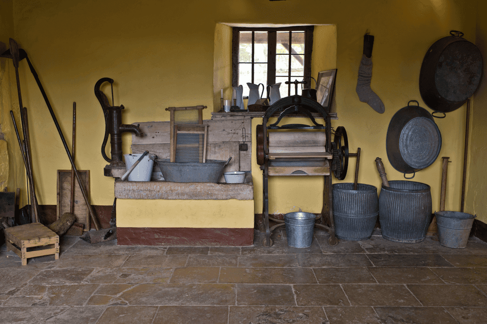 Downton Abbey Filming Locations & Highclere Castle Tour Gallery Image 2