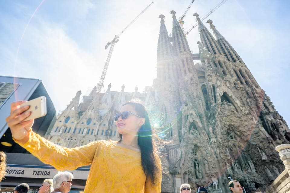 Sagrada Familia Tour & Optional Tower Visit Gallery Image 3