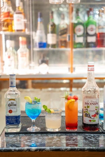 Luxury Dinner Cruise w/ Unlimited Alcohol, Live Shows Gallery Image 2