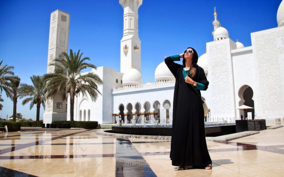 Sheikh Zayed Grand Mosque Tour with Photographer Gallery Image 3