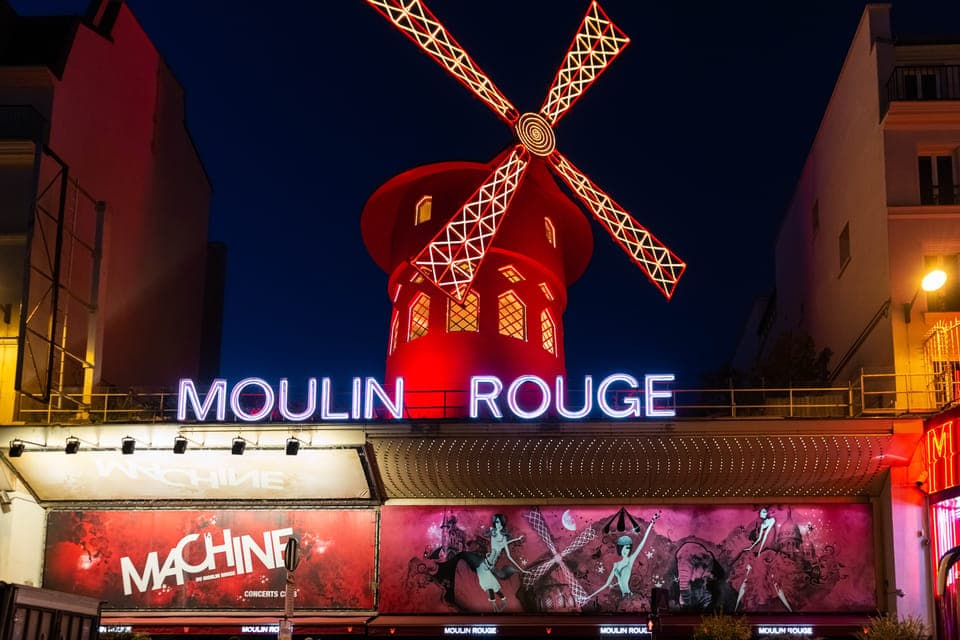 Moulin Rouge Dinner Show, Champagne, and Transport Gallery Image 2