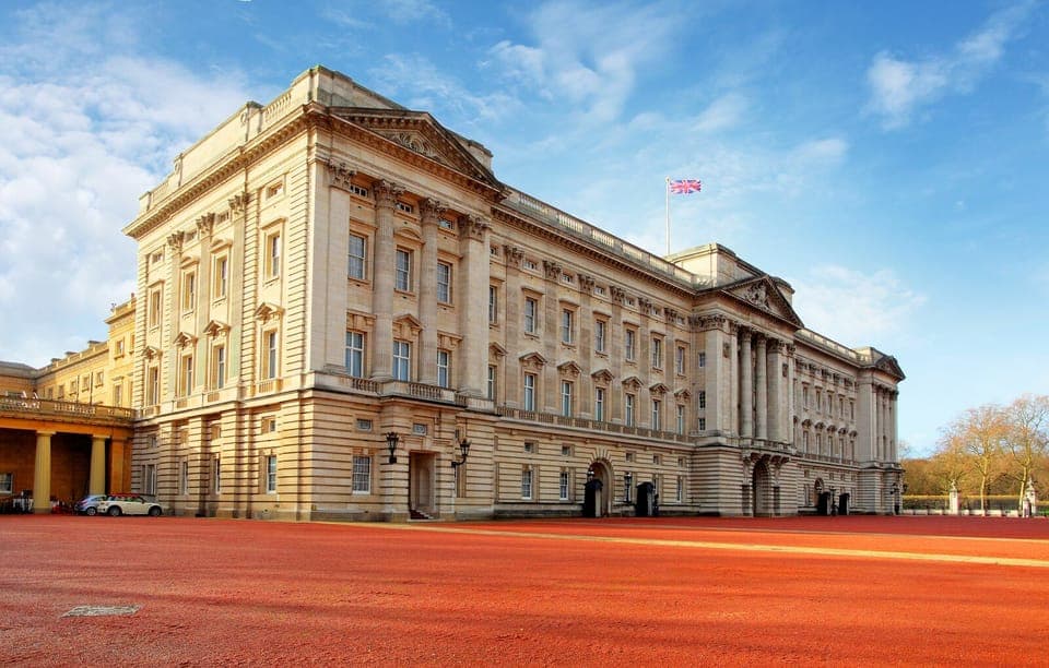 Windsor Castle and Buckingham Palace Full-Day Tour Gallery Image 2