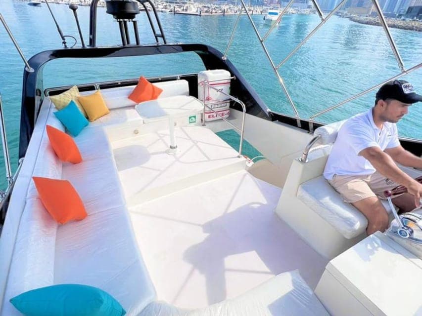 Private Yacht with and Burj Al Arab Sightseeing. Gallery Image 3