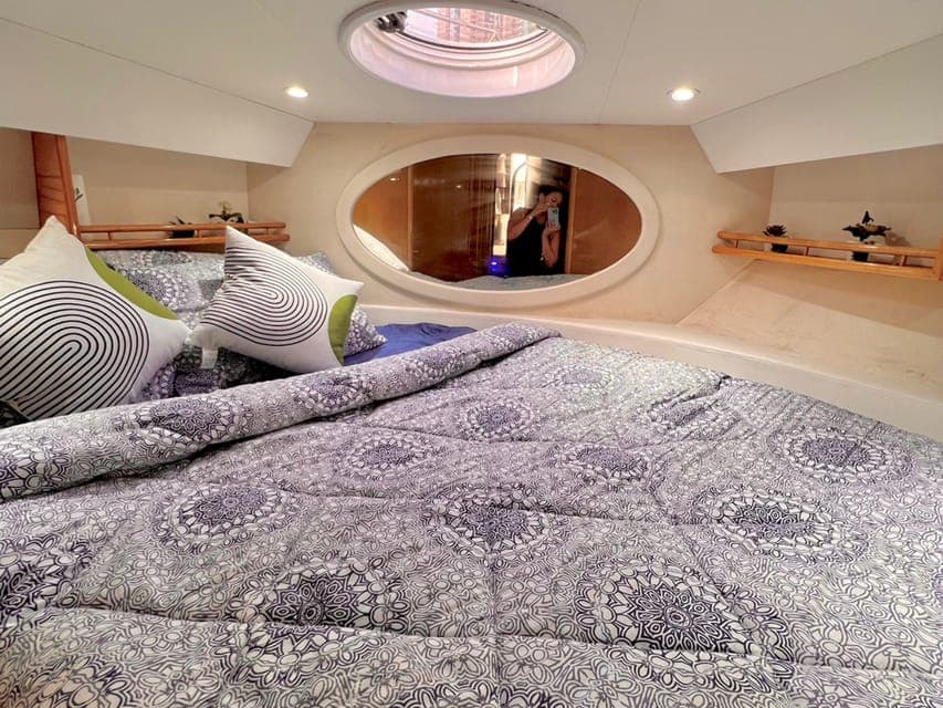 Private Yacht with and Burj Al Arab Sightseeing. Gallery Image 4