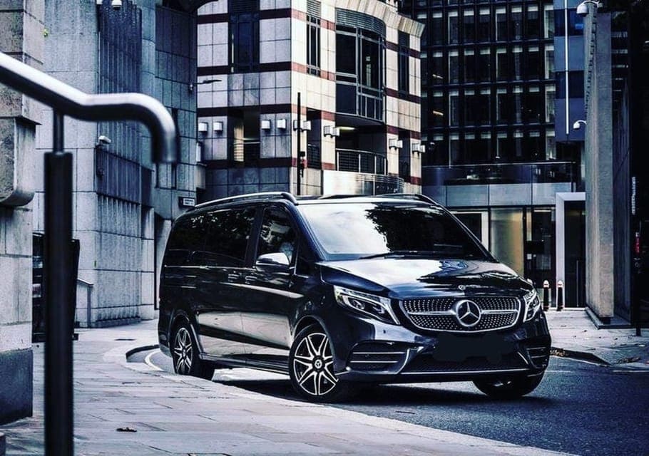 Gatwick Airport to Central London Airport Transfer Gallery Image 1