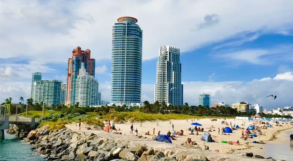 LOCALS PAY $5 each way Between Miami Beach & Downtown Miami Gallery Image 3