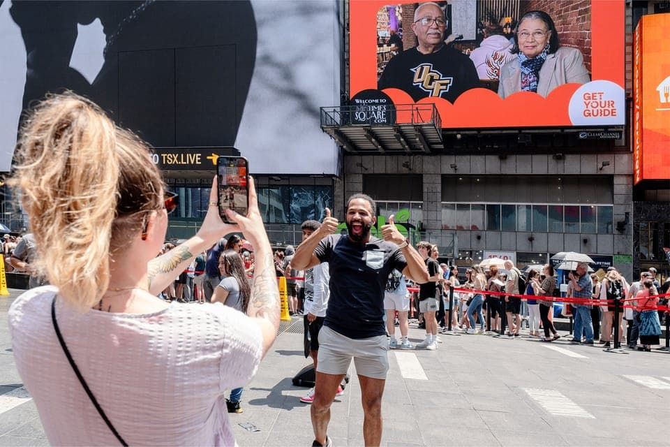 See Yourself on a Times Square Billboard for 24 Hours - Image NaN