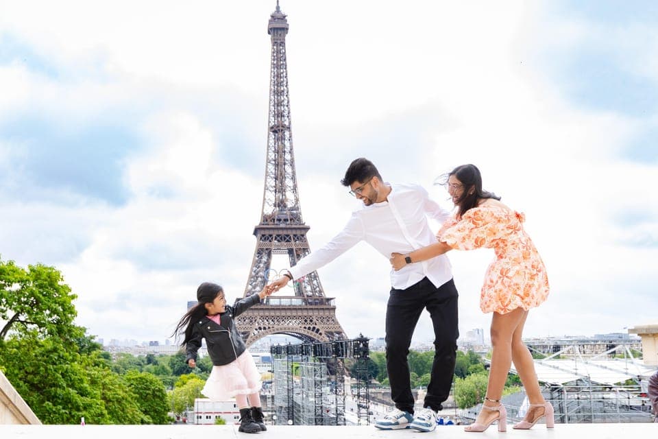 Premium Photoshoot with Iconic Eiffel Tower Views - Image NaN