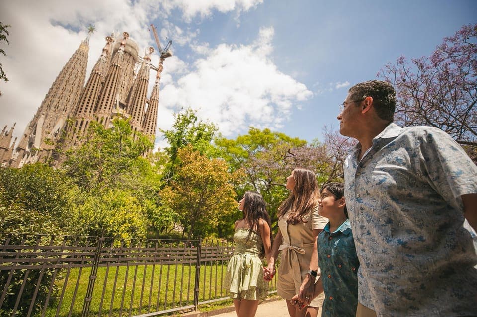 Professional Photoshoot Outside Sagrada Familia - Image NaN