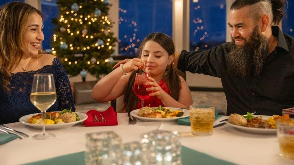 Christmas Eve Lake Michigan Gourmet Dinner Cruise Gallery Image 3