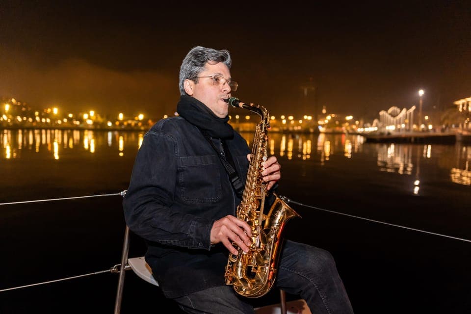 Night Cruise with Live Saxophone & Drinks Gallery Image 2