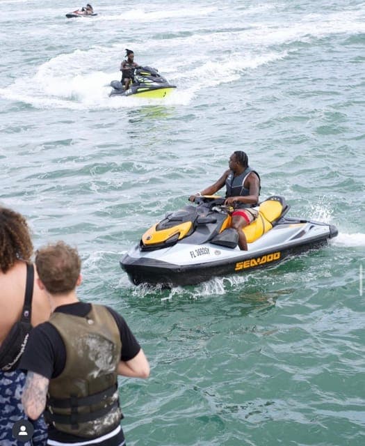 1 Hour Jetski + 30 Minutes Free Boat Ride Gallery Image 2