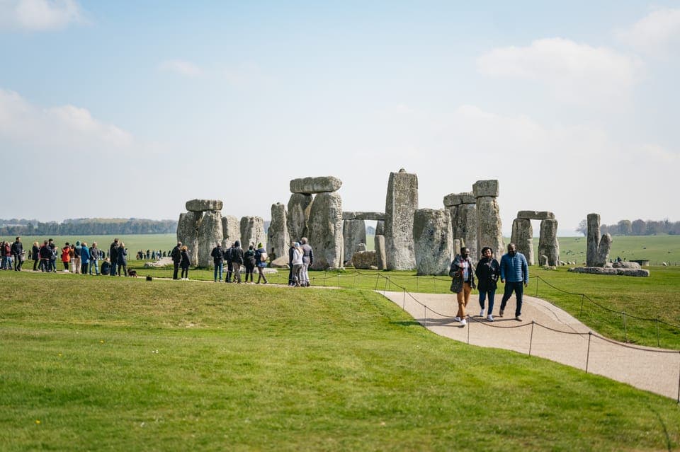 From London: Stonehenge Half-Day Trip with Snack Pack Option Gallery Image 1
