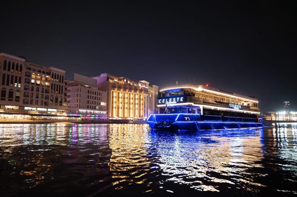 Luxury Dinner Cruise w/ Unlimited Alcohol, Live Shows Gallery Image 1