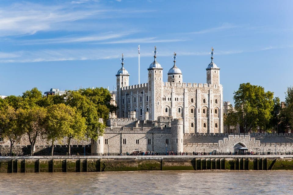 Ultimate Tower of London, Beefeater Welcome & Crown Jewels Gallery Image 3