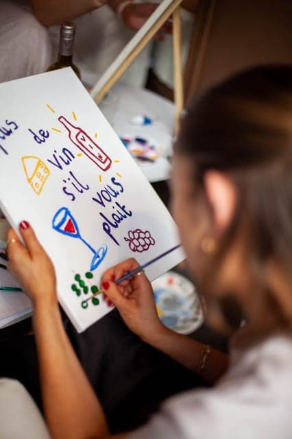 Painting experience in an art cafe - Image NaN