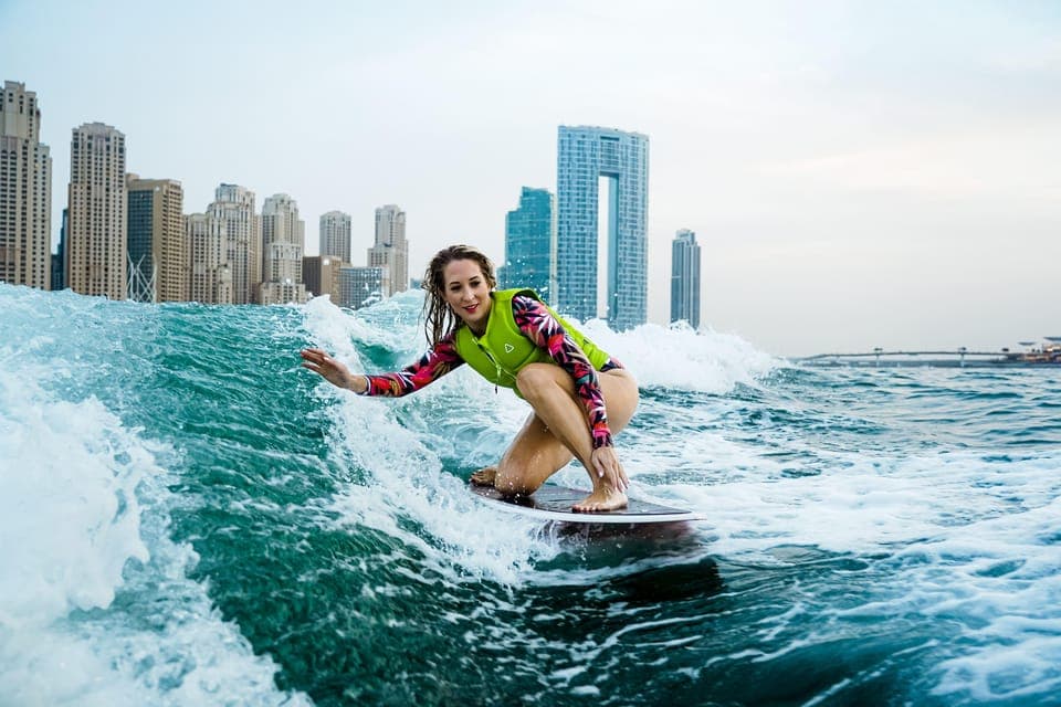 2. Dubai wakesurfing & wakeboarding: Snacks & drinks included! - Image 2