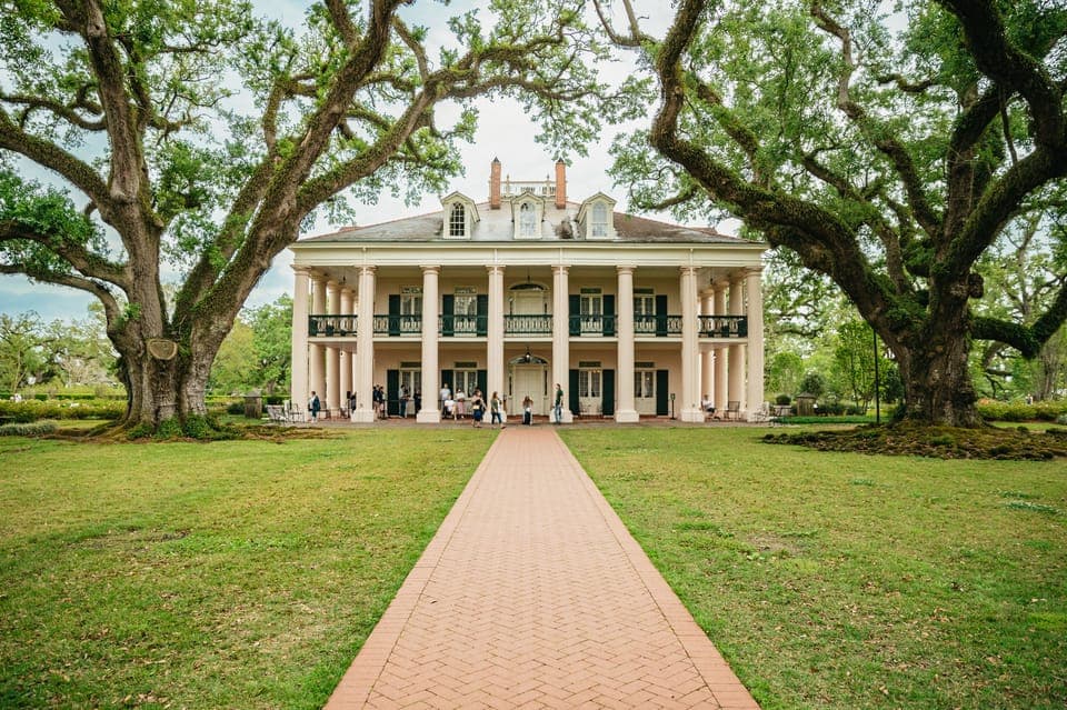5. Oak Alley Plantation and Swamp Cruise Day Trip - Image 5