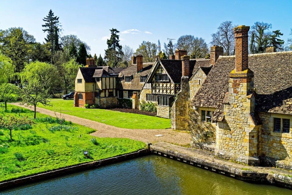 Tower of London and Hever Castle Day Trip Gallery Image 2