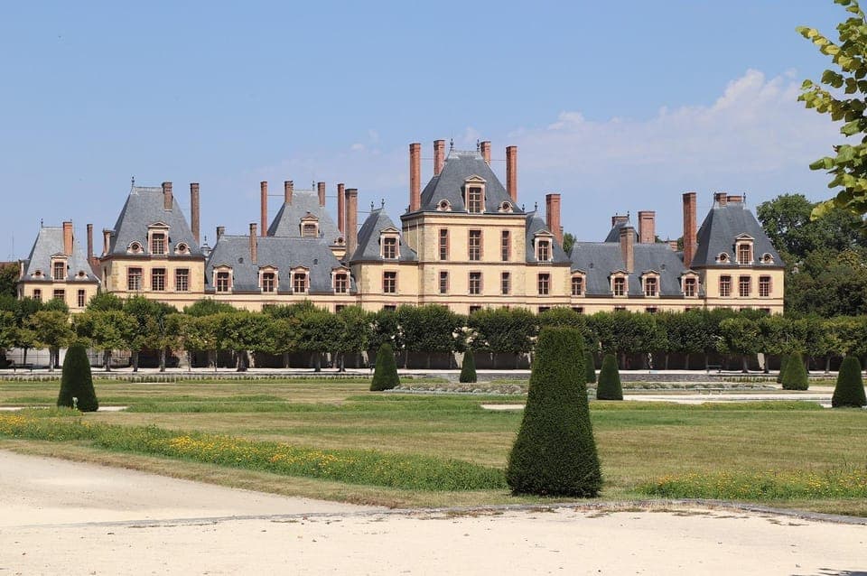 9. From Paris: Half-Day Tour to Fontainebleau Castle & Barbizon - Image 9