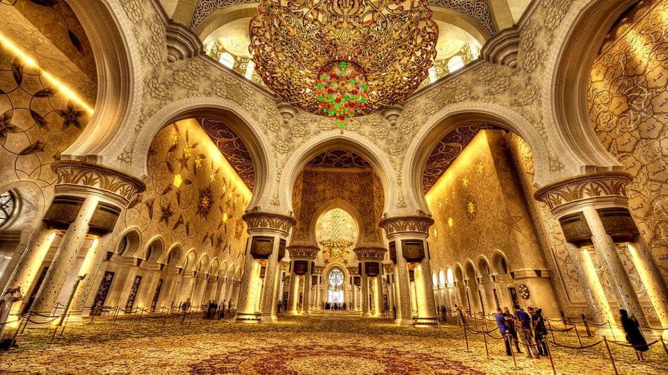 From Dubai: Abu Dhabi Grand Mosque Visit & Theme Park Option Gallery Image 3