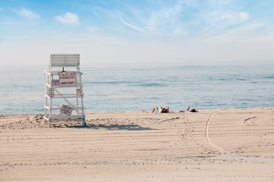 13. From NYC: Hamptons, Sag Harbor, and Outlet Shopping Day Trip - Image 13