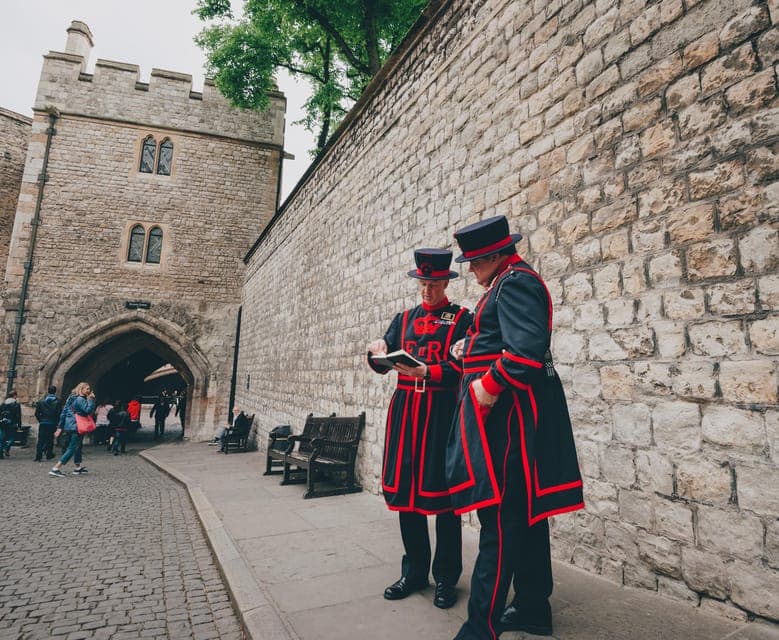 48. Ultimate Tower of London, Beefeater Welcome & Crown Jewels - Image 48