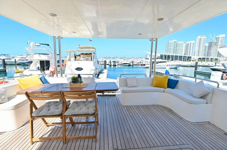 Dubai's Romance at Sea: Romantic Yacht Dinner Experience Gallery Image 4