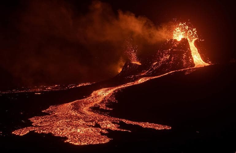 Guided hike to the active Volcano in Geldingadalur Valley Gallery Image 3